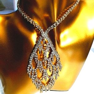 3 PC VINTAGE RHINESTONE NECKLACE & EARRINGS SET. DANGLE MOVABLE